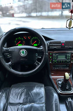 Лифтбек Skoda Superb 2004 в Запорожье