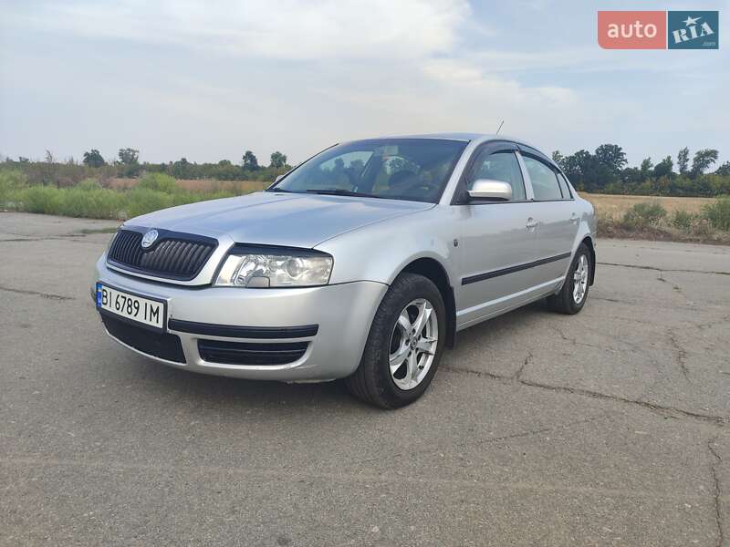 Лифтбек Skoda Superb 2006 в Хороле