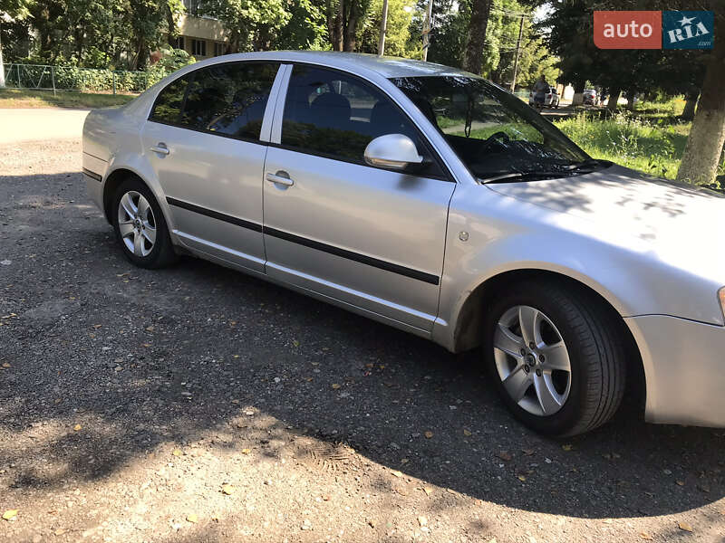 Лифтбек Skoda Superb 2006 в Сваляве