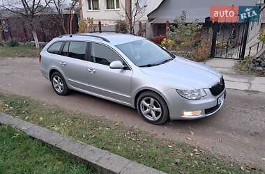 Універсал Skoda Superb 2013 в Нововолинську