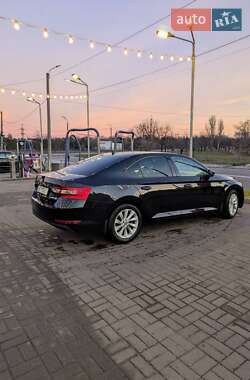 Лифтбек Skoda Superb 2016 в 