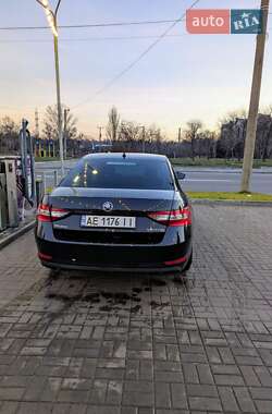 Лифтбек Skoda Superb 2016 в 