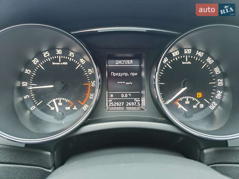 Универсал Skoda Superb 2014 в Мукачево