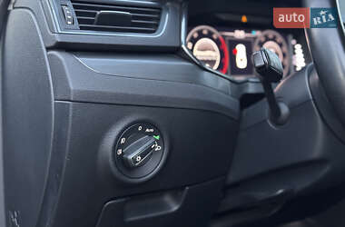 Ліфтбек Skoda Superb 2019 в 