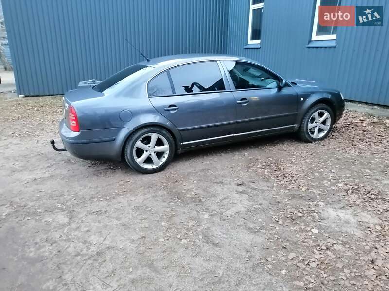 Лифтбек Skoda Superb 2002 в 