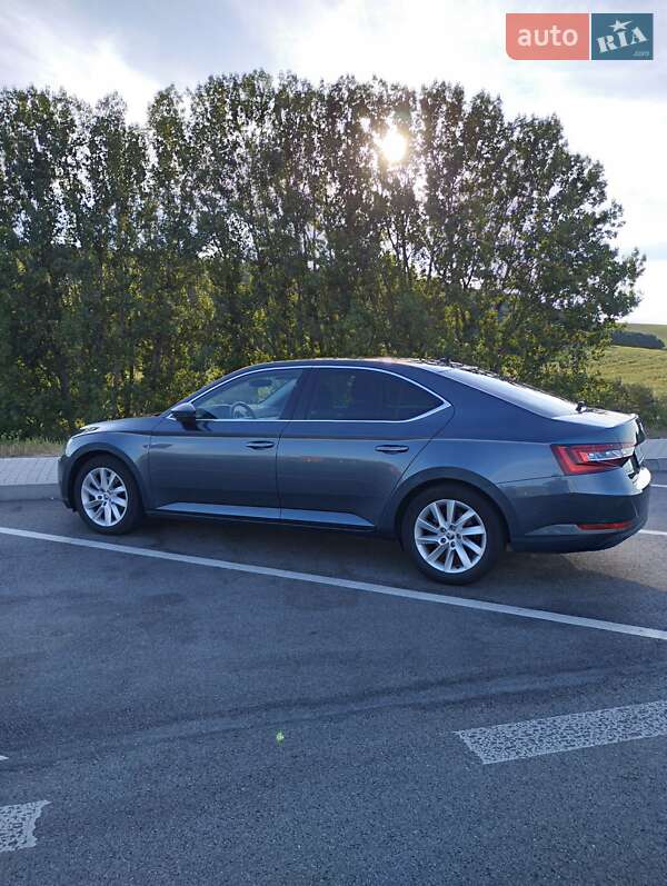 Лифтбек Skoda Superb 2019 в Львове