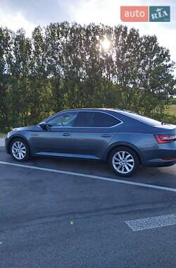 Лифтбек Skoda Superb 2019 в 