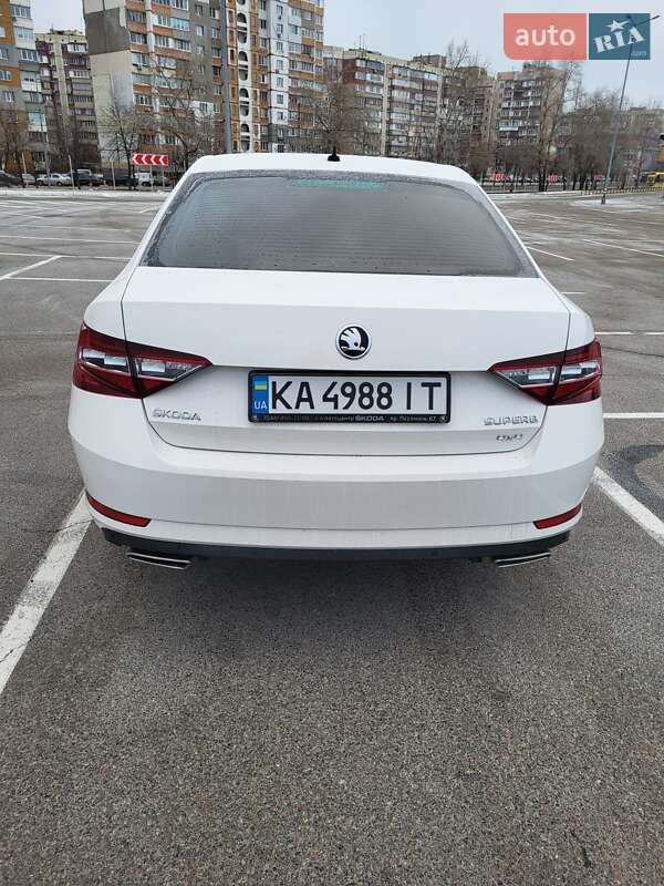 Лифтбек Skoda Superb 2017 в Киеве