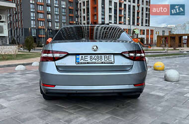 Лифтбек Skoda Superb 2015 в Киеве