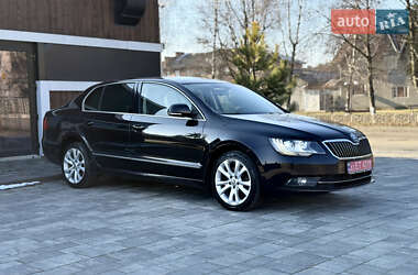 Лифтбек Skoda Superb 2014 в 
