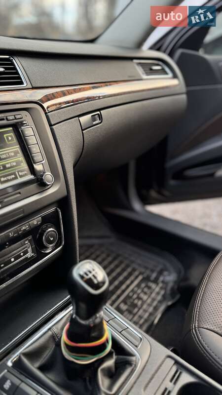 Седан Skoda Superb 2013 в Кривому Розі