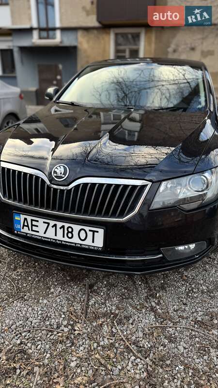 Седан Skoda Superb 2013 в Кривому Розі