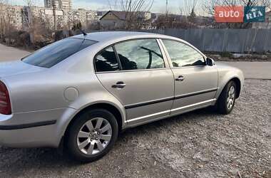 Ліфтбек Skoda Superb 2004 в Обухові