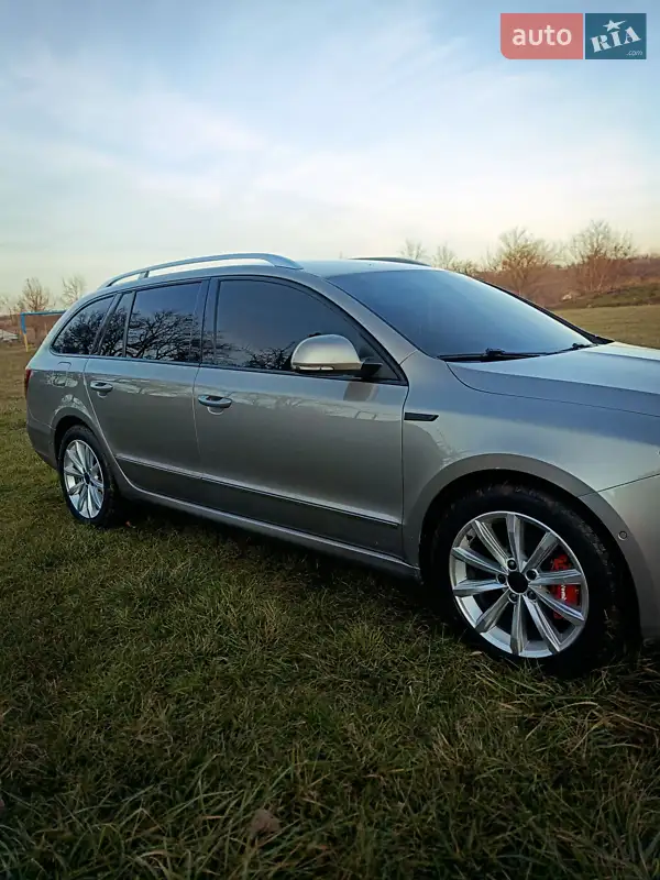 Універсал Skoda Superb 2013 в 