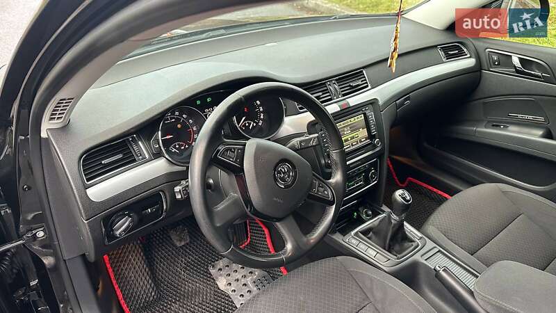 Универсал Skoda Superb 2015 в Ужгороде