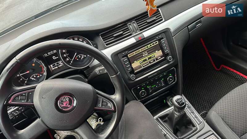 Универсал Skoda Superb 2015 в Ужгороде