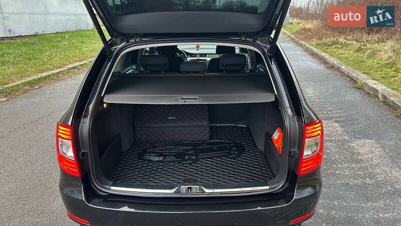 Универсал Skoda Superb 2015 в Ужгороде