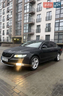 Седан Skoda Superb 2009 в Новояворовске