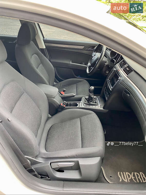 Лифтбек Skoda Superb 2013 в Хусте