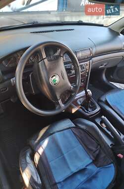 Лифтбек Skoda Superb 2004 в 