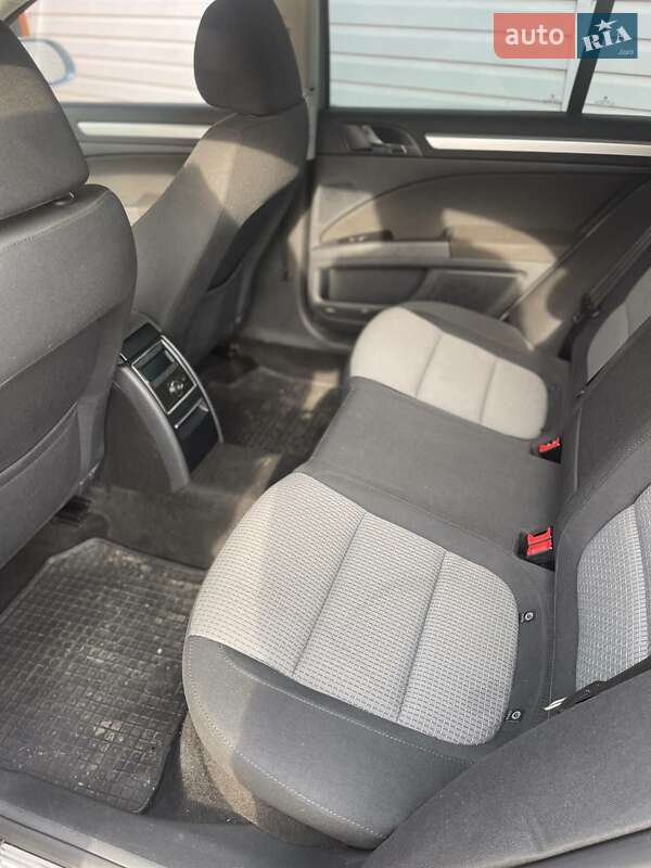 Лифтбек Skoda Superb 2012 в Надворной