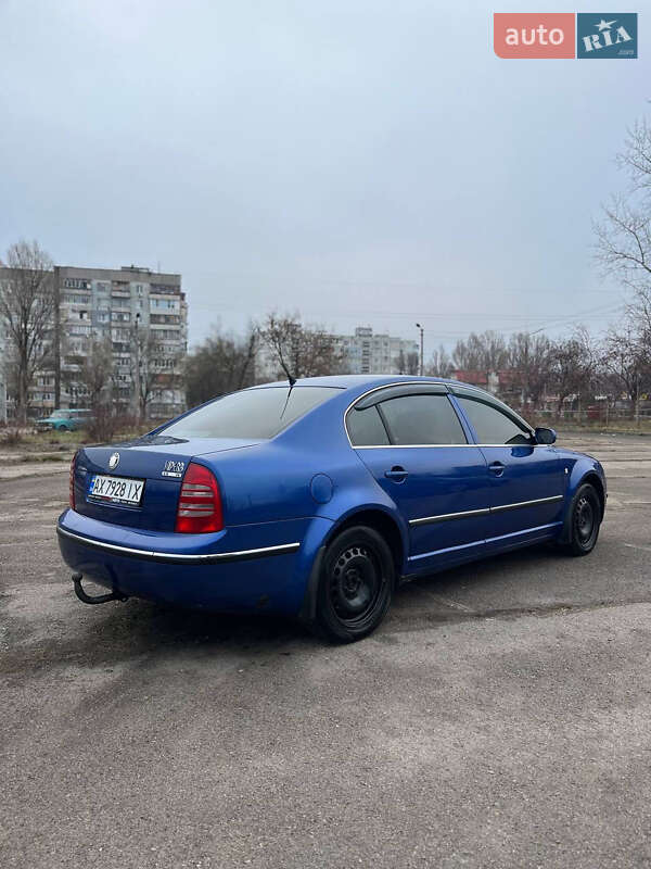 Ліфтбек Skoda Superb 2002 в Запоріжжі