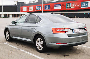 Лифтбек Skoda Superb 2017 в 