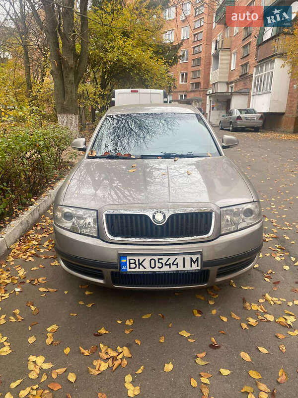 Ліфтбек Skoda Superb 2006 в Рівному