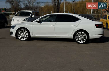 Лифтбек Skoda Superb 2019 в 