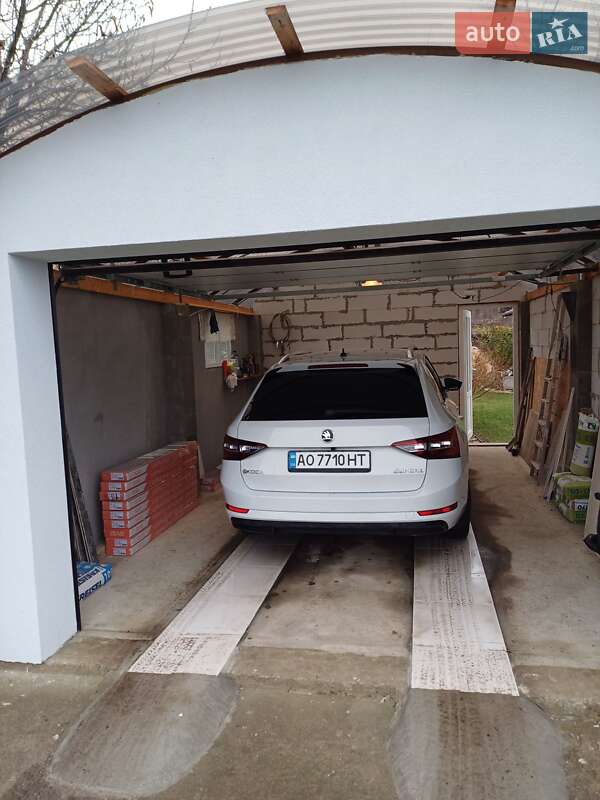 Универсал Skoda Superb 2015 в Ольховке