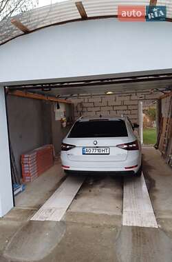 Универсал Skoda Superb 2015 в 