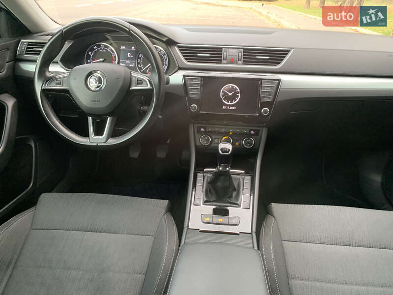 Лифтбек Skoda Superb 2017 в Кропивницком