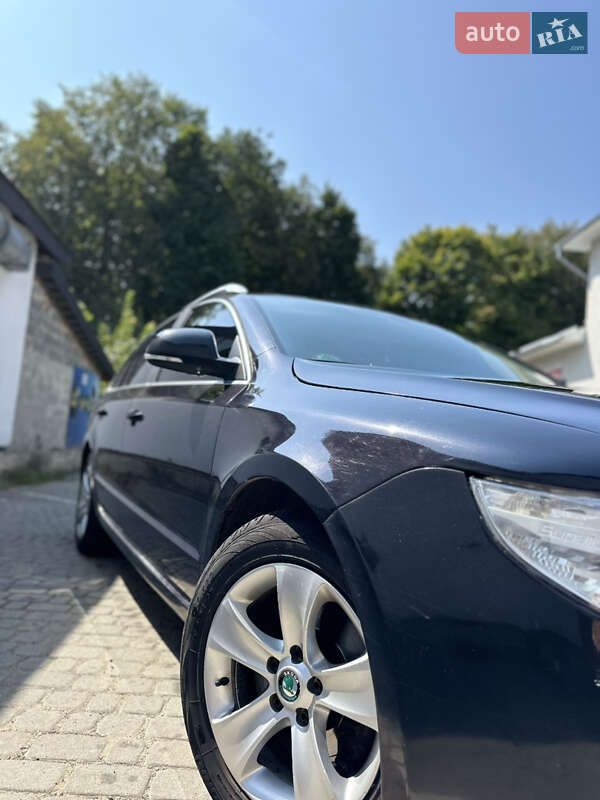 Универсал Skoda Superb 2012 в Долине