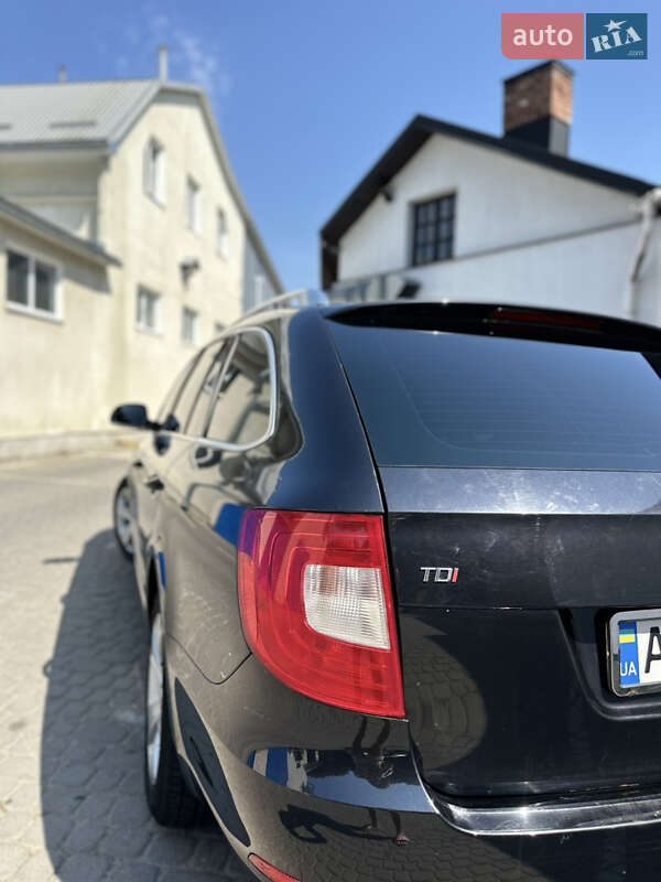 Универсал Skoda Superb 2012 в Долине