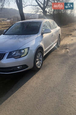Лифтбек Skoda Superb 2014 в 