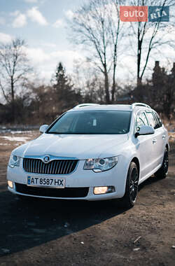 Универсал Skoda Superb 2012 в Самборе