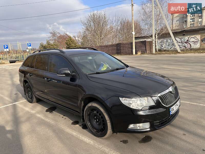 Универсал Skoda Superb 2013 в Ровно