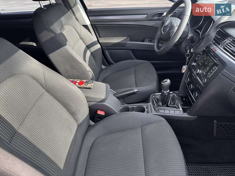 Универсал Skoda Superb 2013 в Ровно