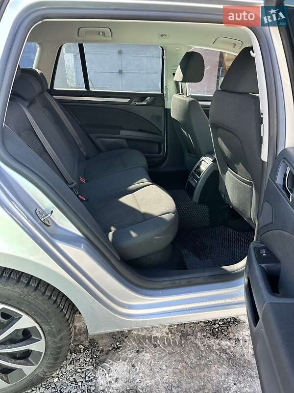 Универсал Skoda Superb 2012 в Ровно