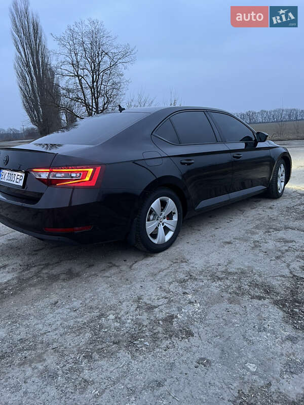Ліфтбек Skoda Superb 2015 в Городку
