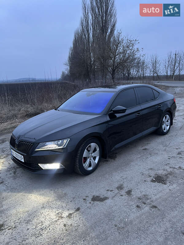 Ліфтбек Skoda Superb 2015 в Городку
