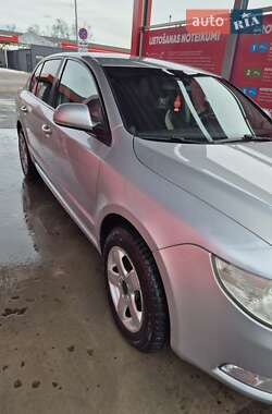 Лифтбек Skoda Superb 2012 в 