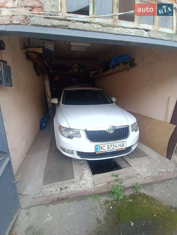 Skoda Superb 2011
