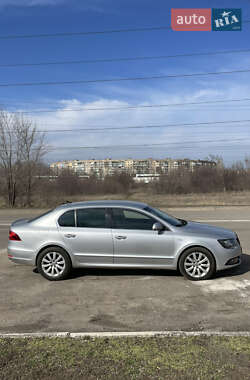 Лифтбек Skoda Superb 2013 в 
