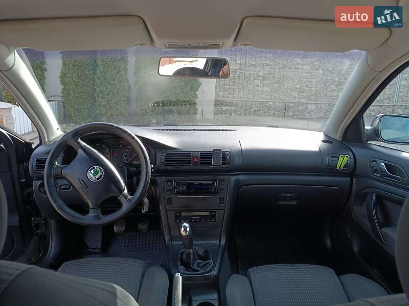 Лифтбек Skoda Superb 2004 в Новой Ушице
