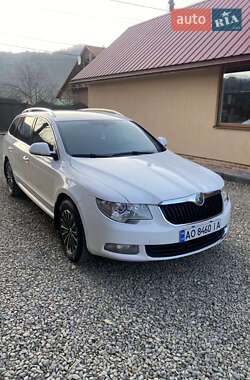 Универсал Skoda Superb 2012 в Тячеве