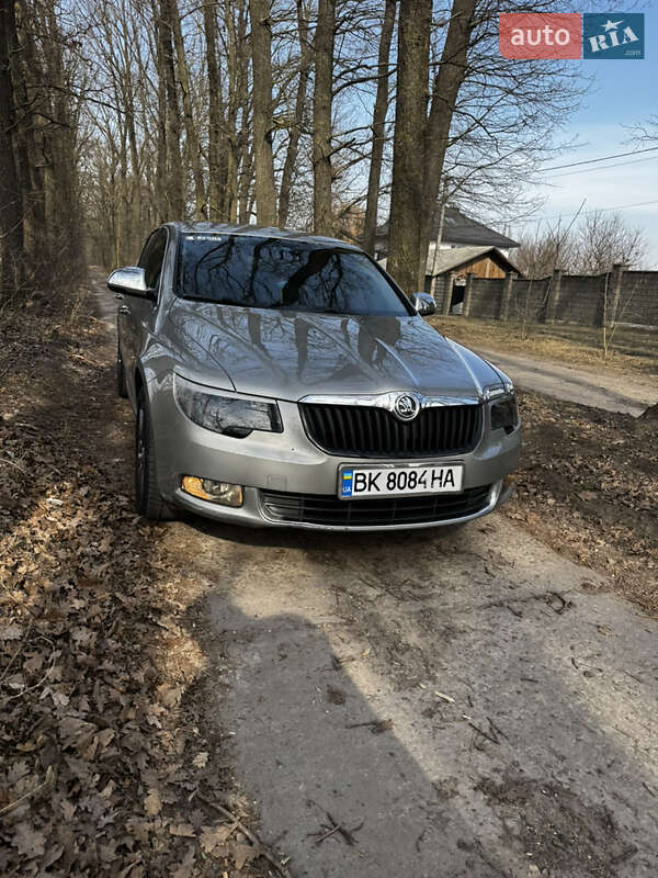Ліфтбек Skoda Superb 2011 в Рівному