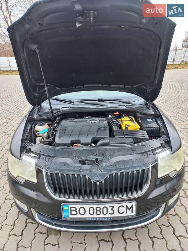 Универсал Skoda Superb 2010 в Шумске