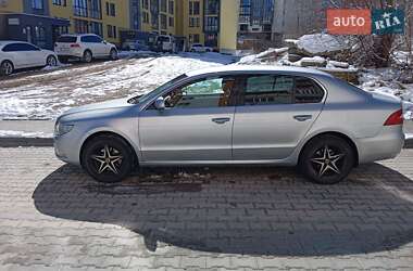 Лифтбек Skoda Superb 2012 в 