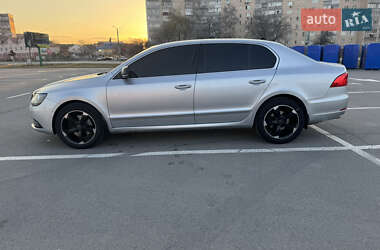 Лифтбек Skoda Superb 2013 в 